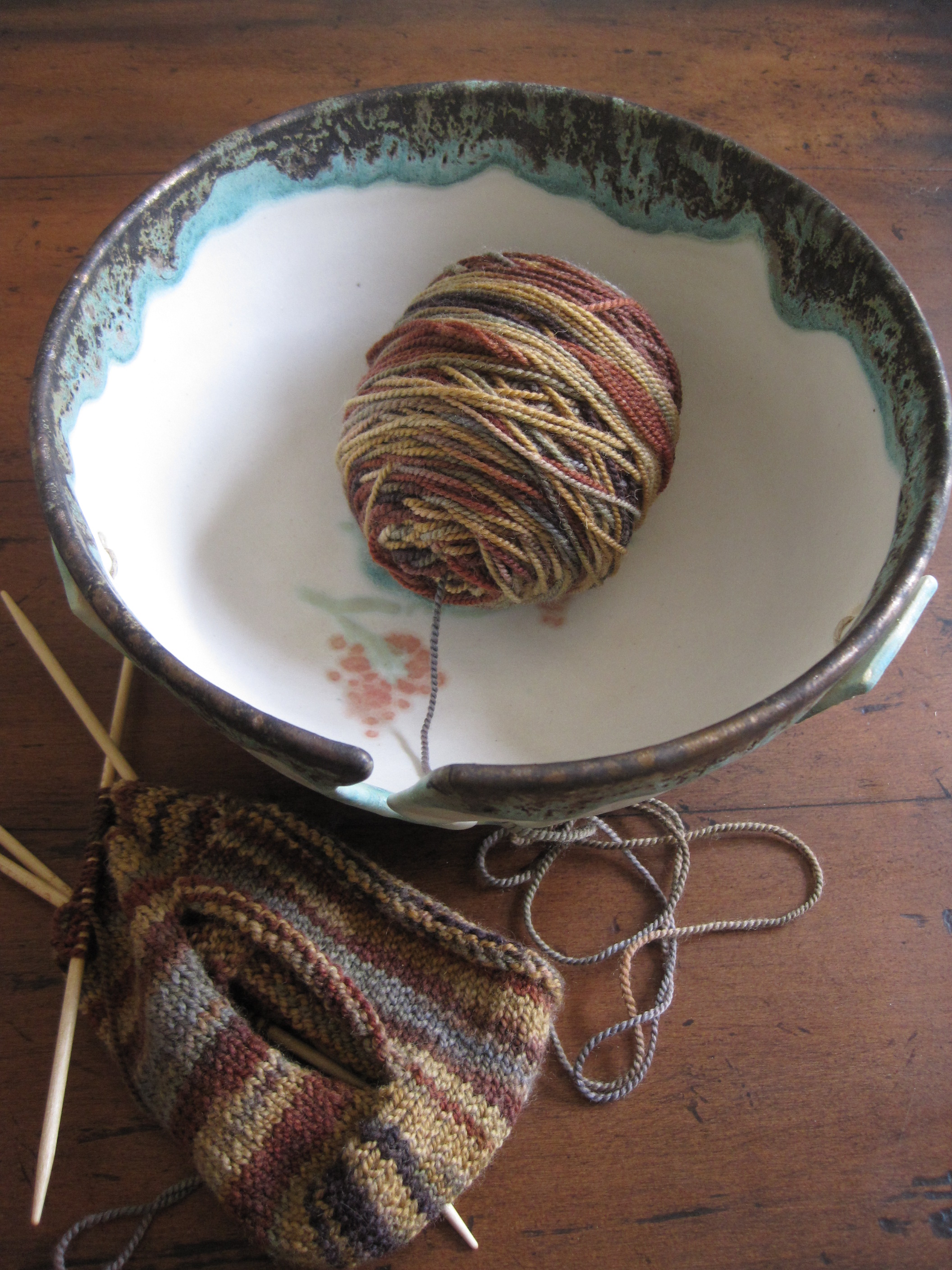I am the proud owner of a beautiful, handmade yarn bowl!